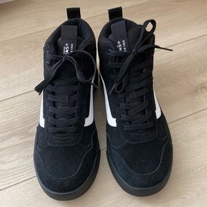Brand New - Vans black Sk8-hi MTE men’s size 9 / women’s size 10.5